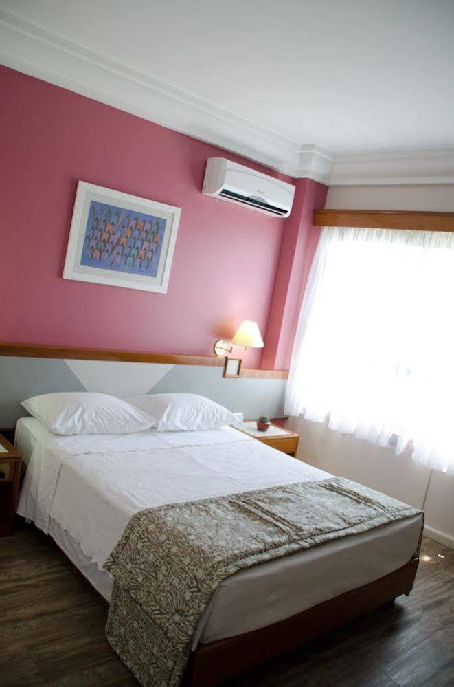 Cachoeiro Plaza Hotel Кашуейру-ді-Ітапемірін Екстер'єр фото