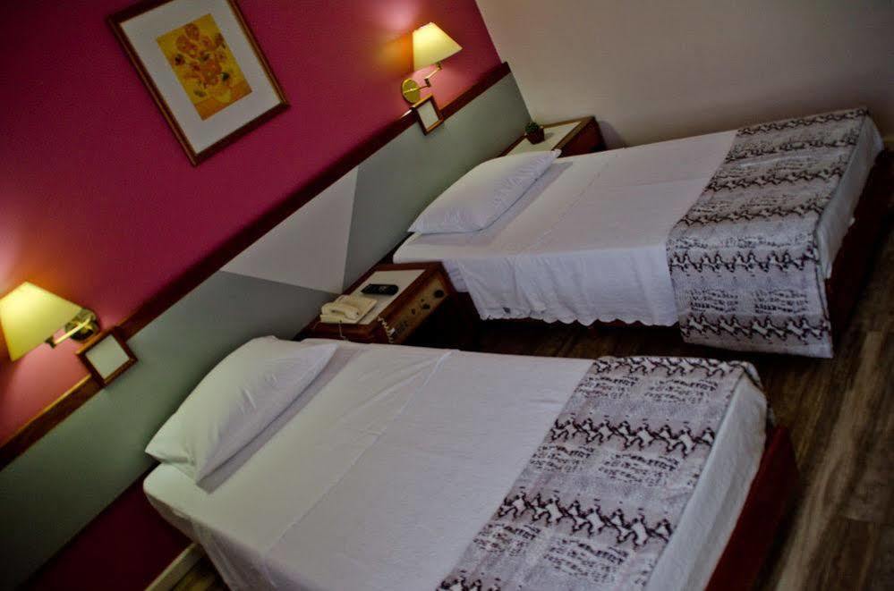 Cachoeiro Plaza Hotel Кашуейру-ді-Ітапемірін Екстер'єр фото