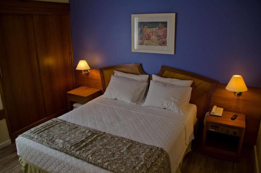 Cachoeiro Plaza Hotel Кашуейру-ді-Ітапемірін Екстер'єр фото